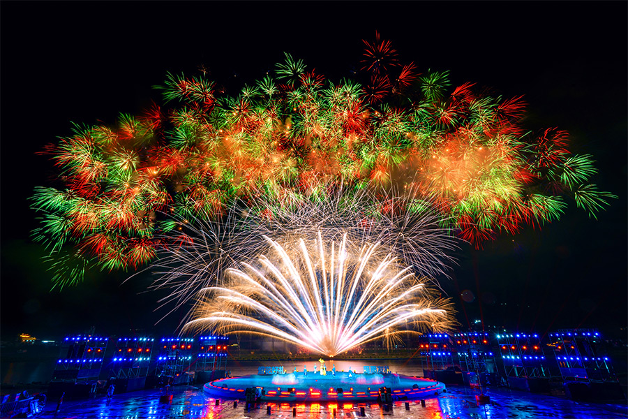 《千年寻焰》沉浸式古风剧目焰火秀